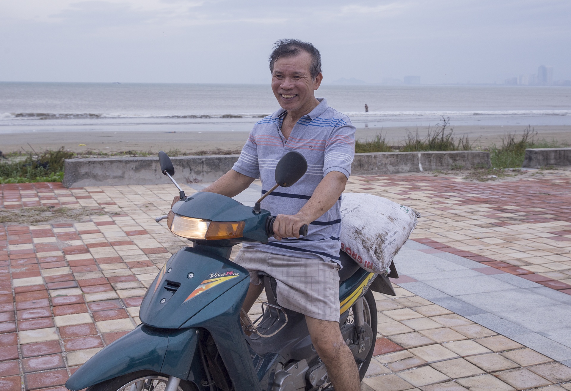 Dan Da Nang gia co nha cua tranh bao anh 6