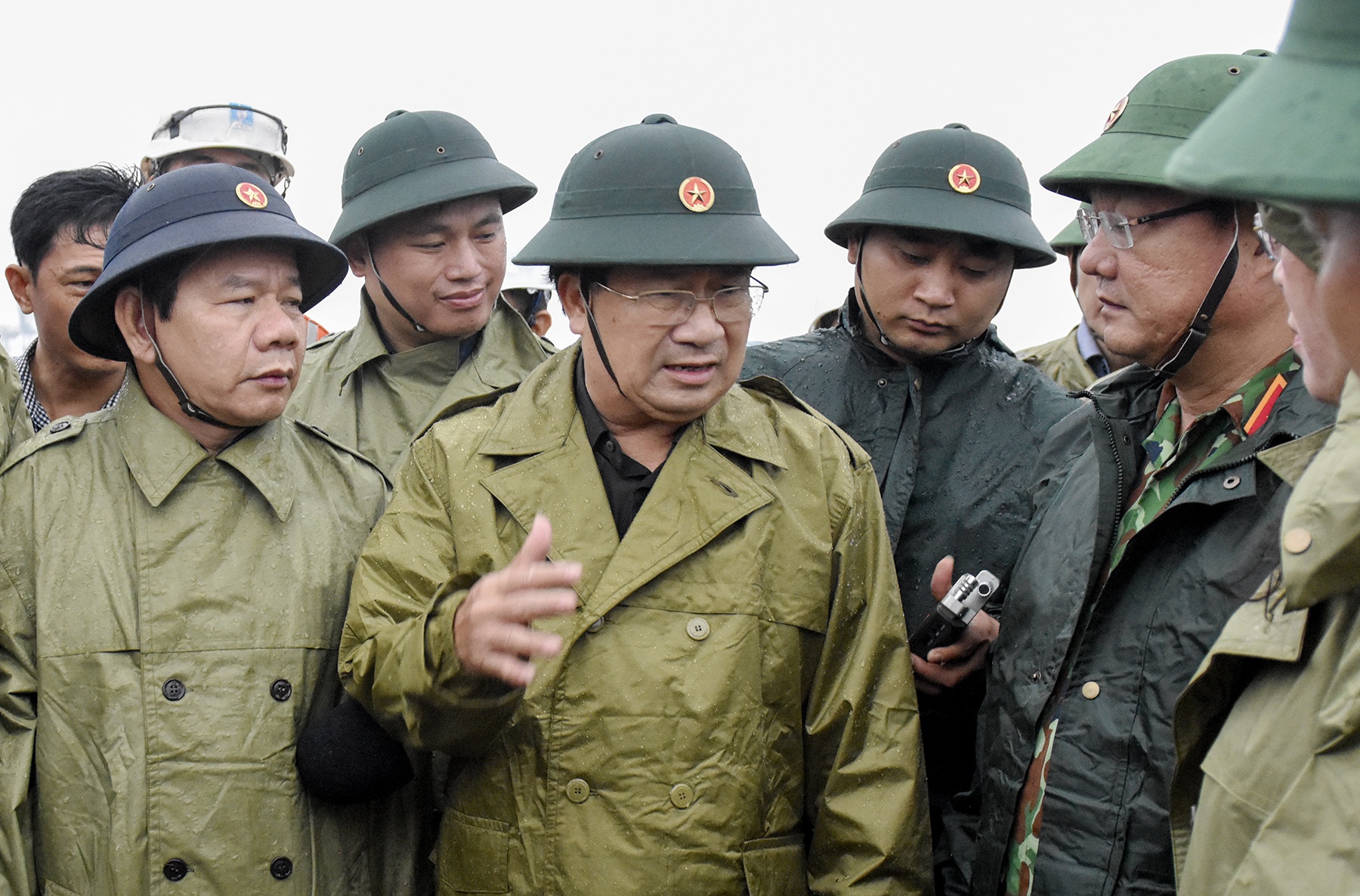 'Bao so 9 dat cap do cuc lon, khong duoc chu quan' hinh anh