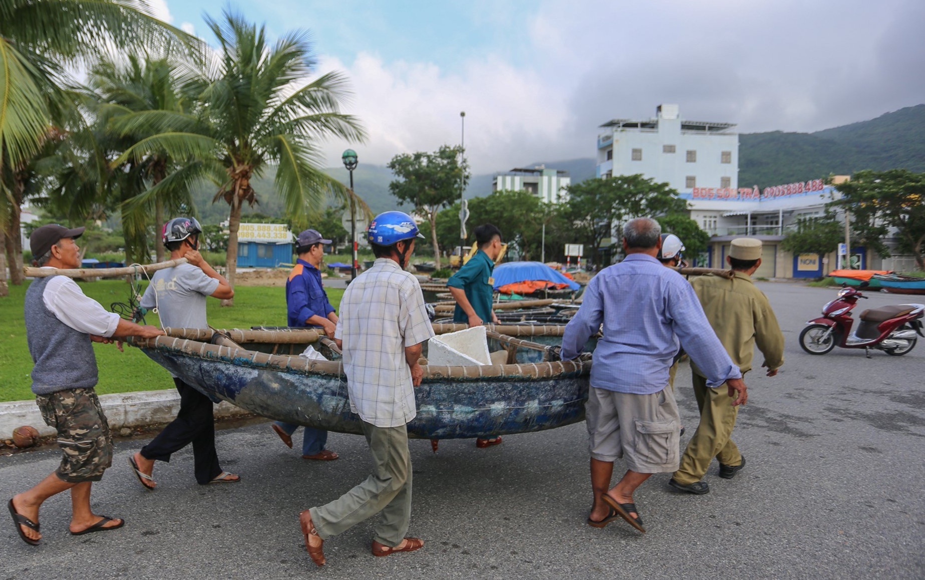 Dan Da Nang phong chong bao so 9 anh 8
