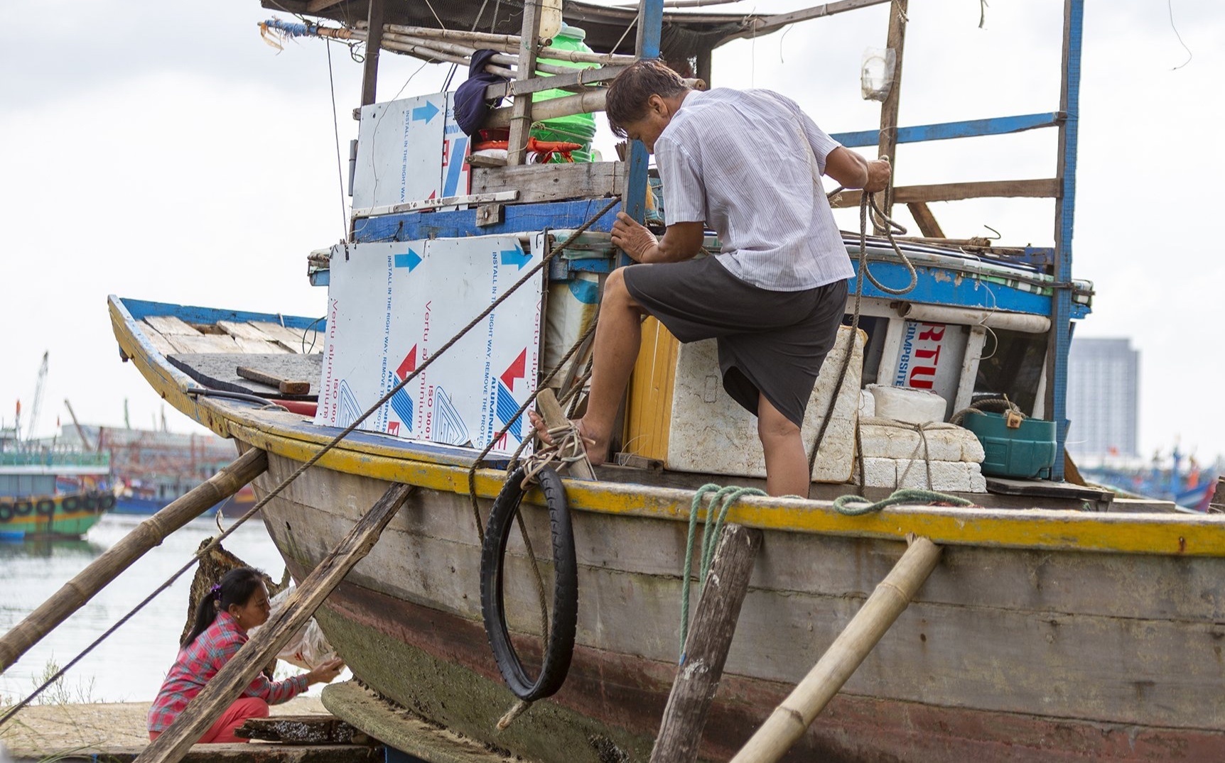 Dan Da Nang phong chong bao so 9 anh 4