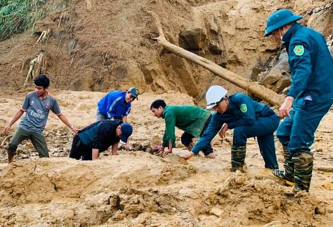 Hien truong vu sat lo dat vui lap 11 nguoi o Phuoc Son hinh anh