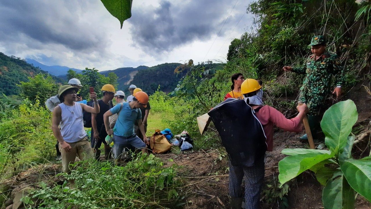 200 cong nhan thuy dien bi co lap o Phuoc Son anh 2