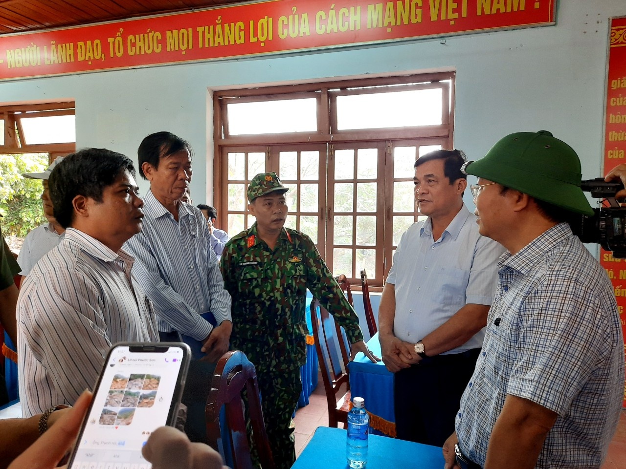 Tim kiem nan nhan mat tich do sat lo nui o Phuoc Son anh 1