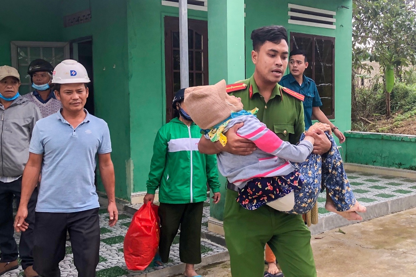 Dan Da Nang ung pho bao so 13 anh 1