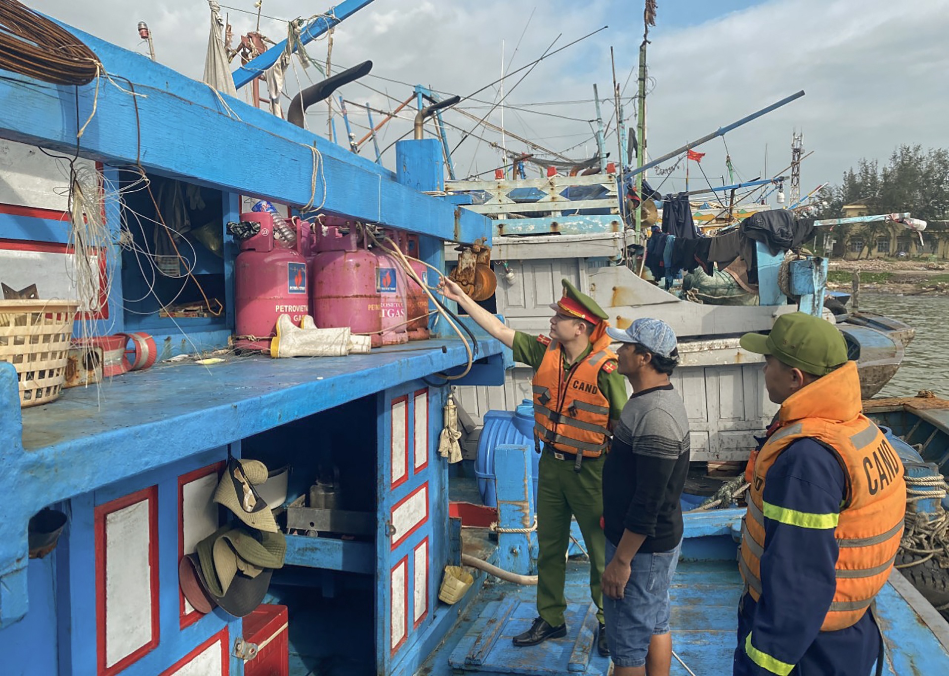 Dan Da Nang ung pho bao so 13 anh 2