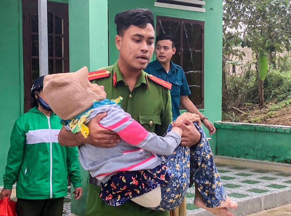 Da Nang so tan dan, gia co nha cua truoc luc bao so 13 do bo hinh anh