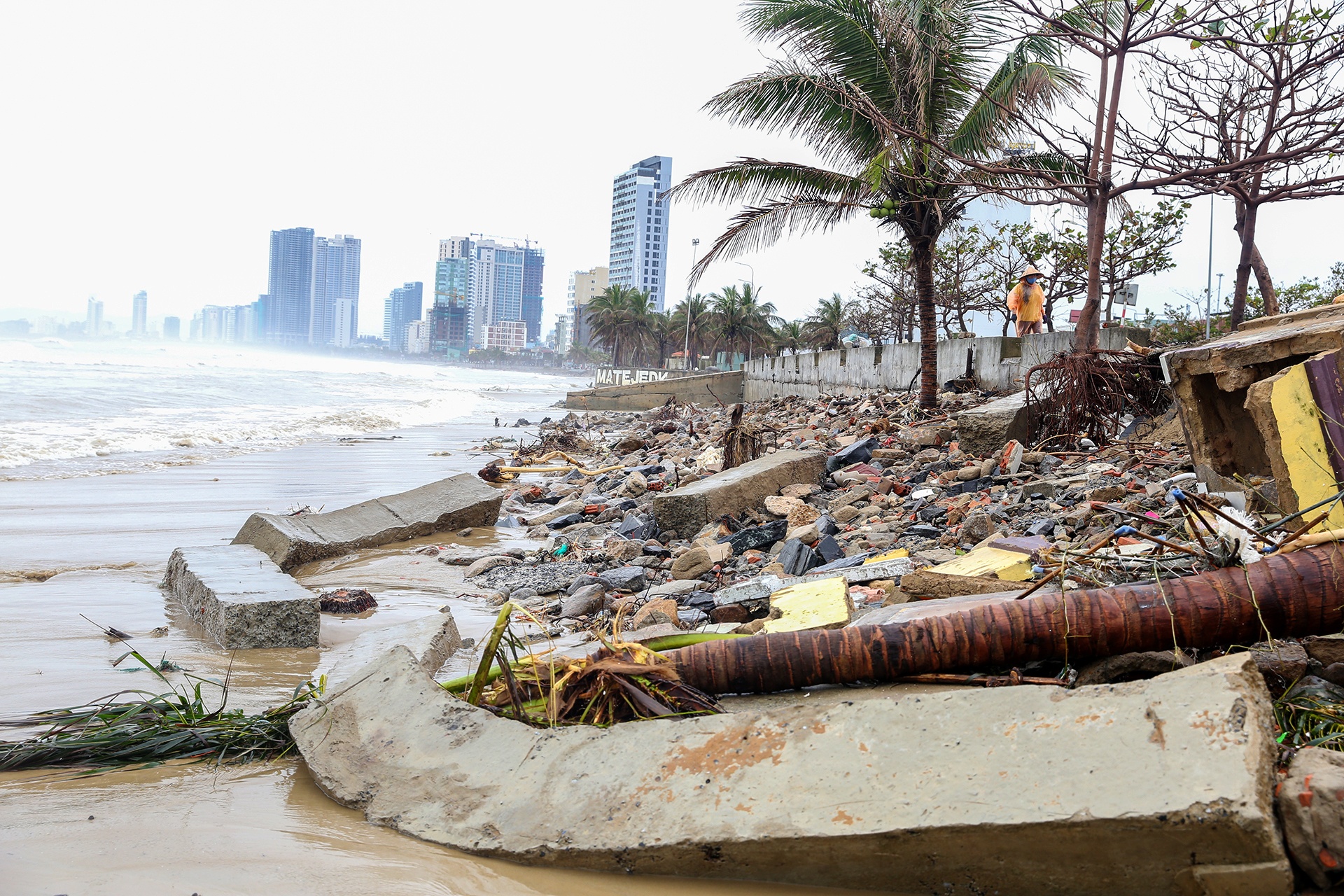 Via he, bo ke ven bien Da Nang tan hoang do bao hinh anh