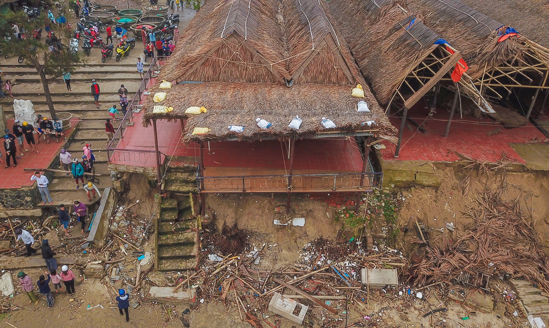 nha hang o Hoi An bi song cuon anh 4