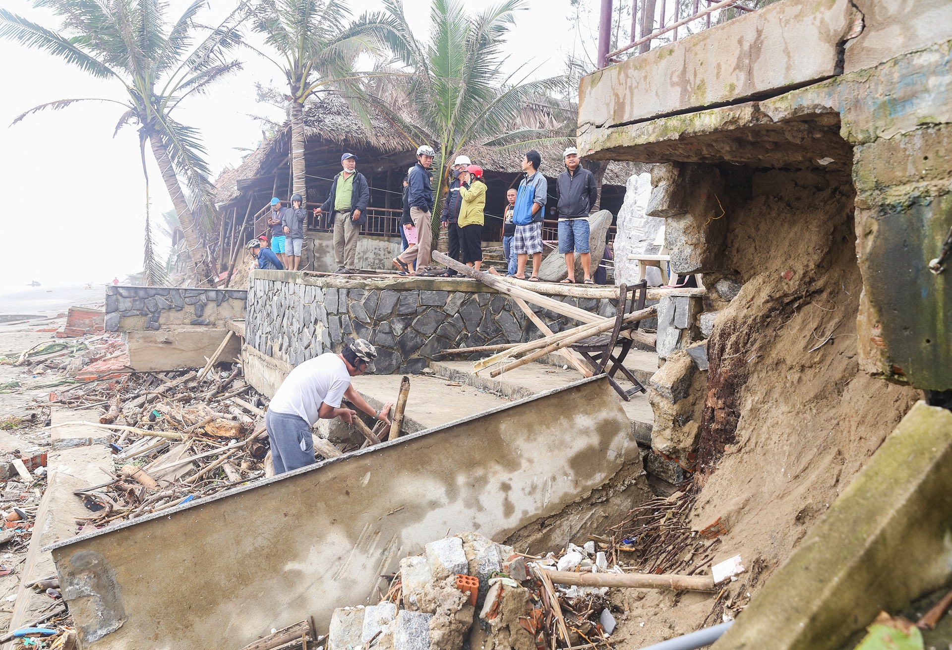 nha hang o Hoi An bi song cuon anh 6