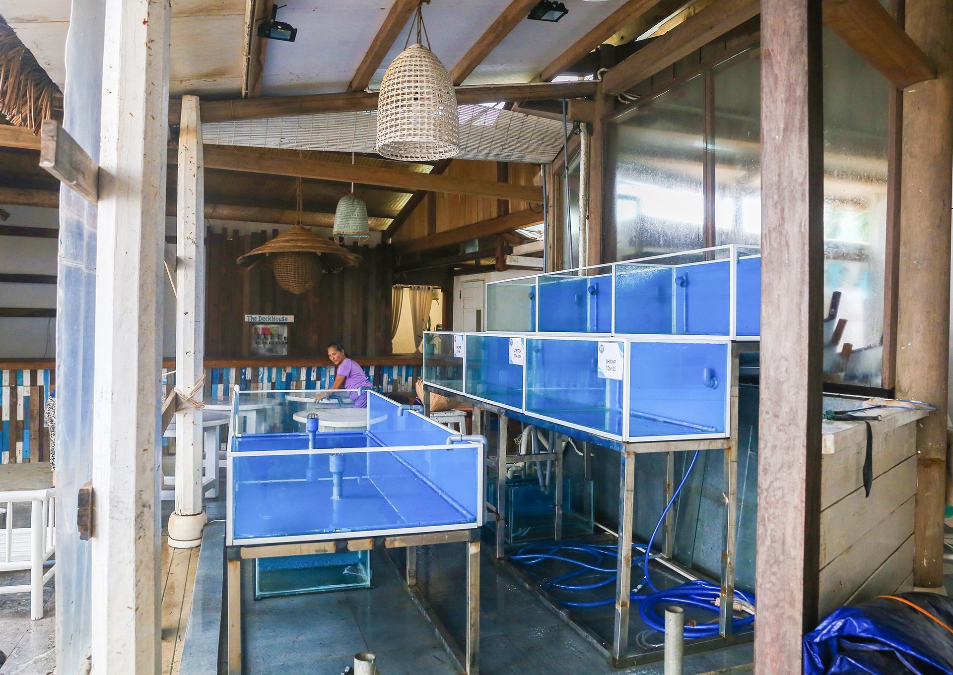 nha hang o Hoi An bi song cuon anh 9