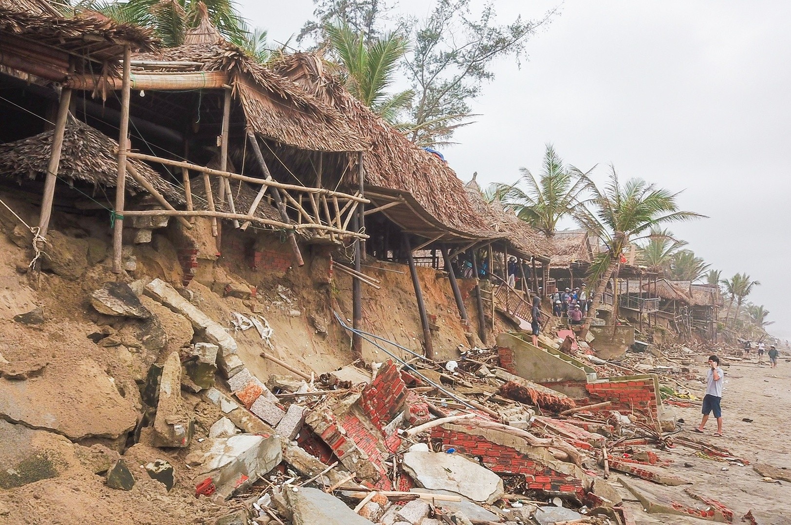 Hang loat nha hang o Hoi An bi song bien danh sap hinh anh