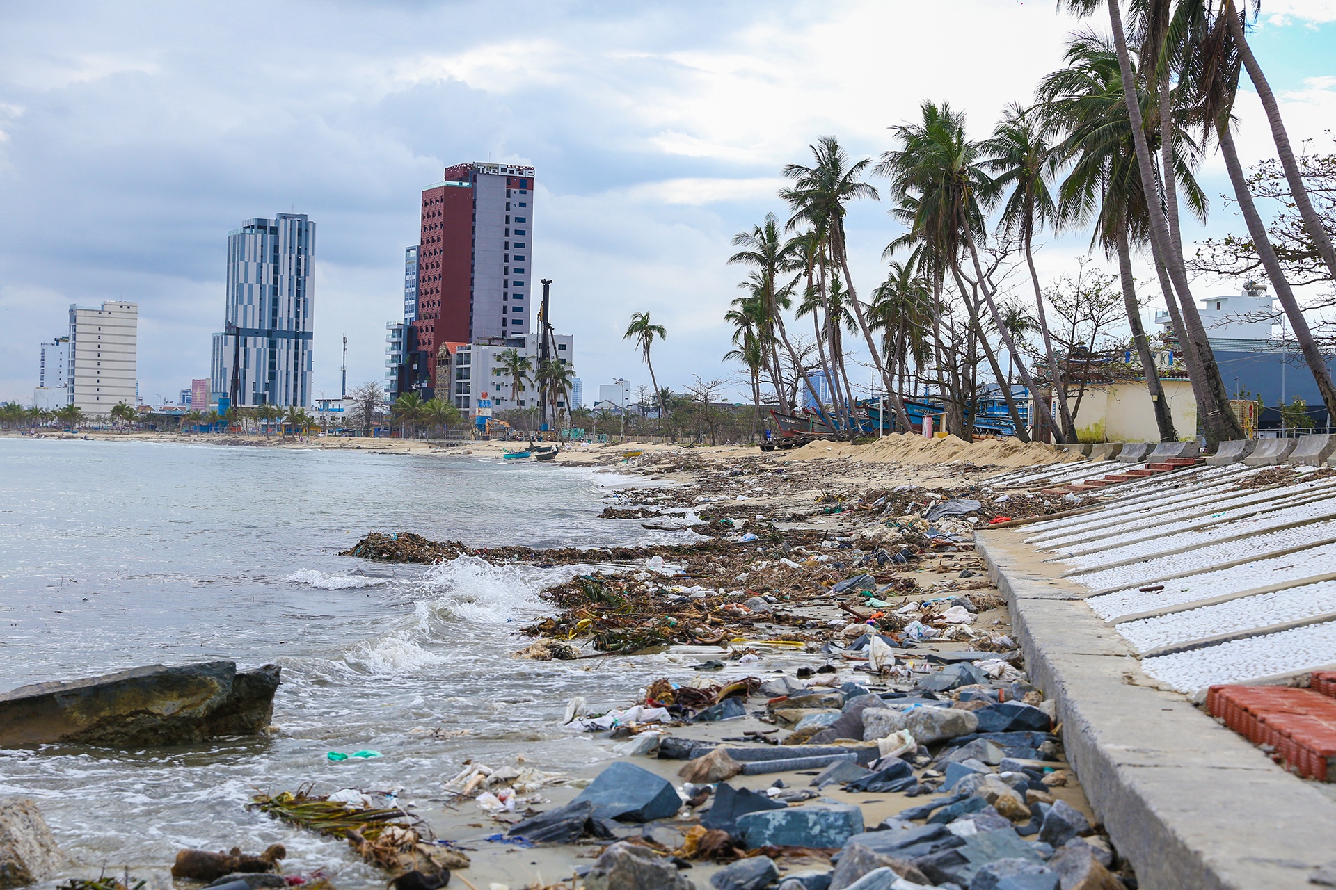 Bai bien Da Nang ngap rac anh 1