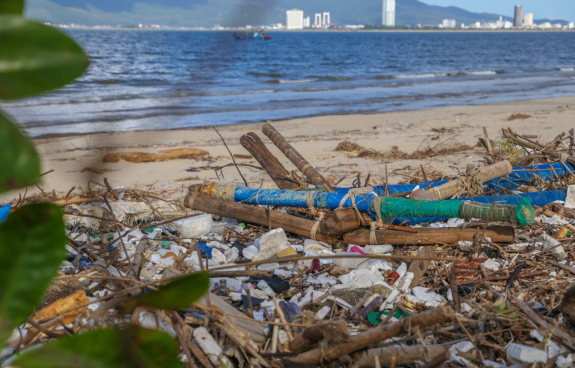 Bai bien Da Nang ngap rac anh 6