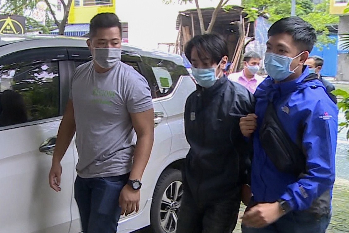 Lai oto 7 cho di trom tai san hinh anh