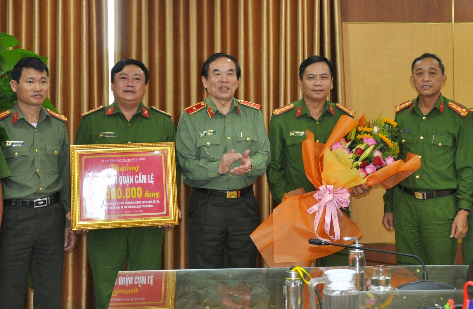 dap pha 14 oto anh 1