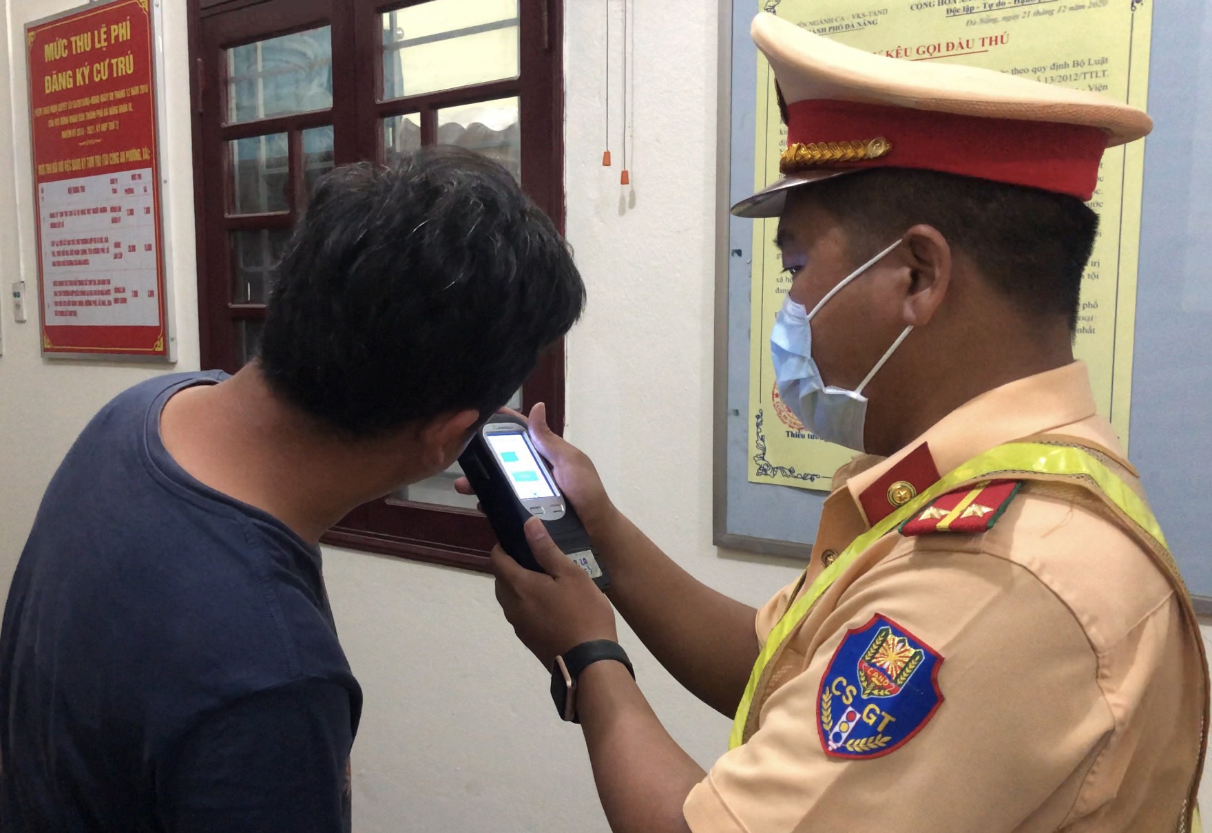 Lai oto sau khi uong ruou va dung ma tuy hinh anh