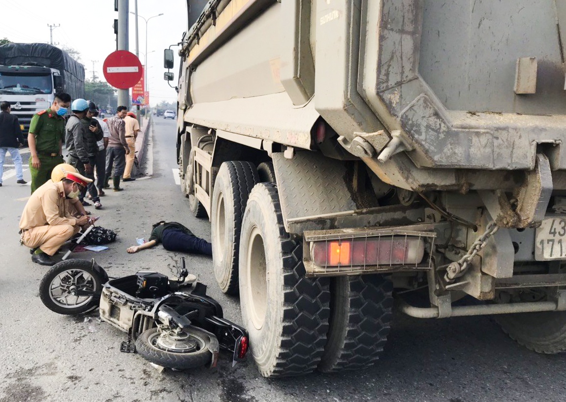 Nu sinh lop 9 bi xe tai can tu vong hinh anh