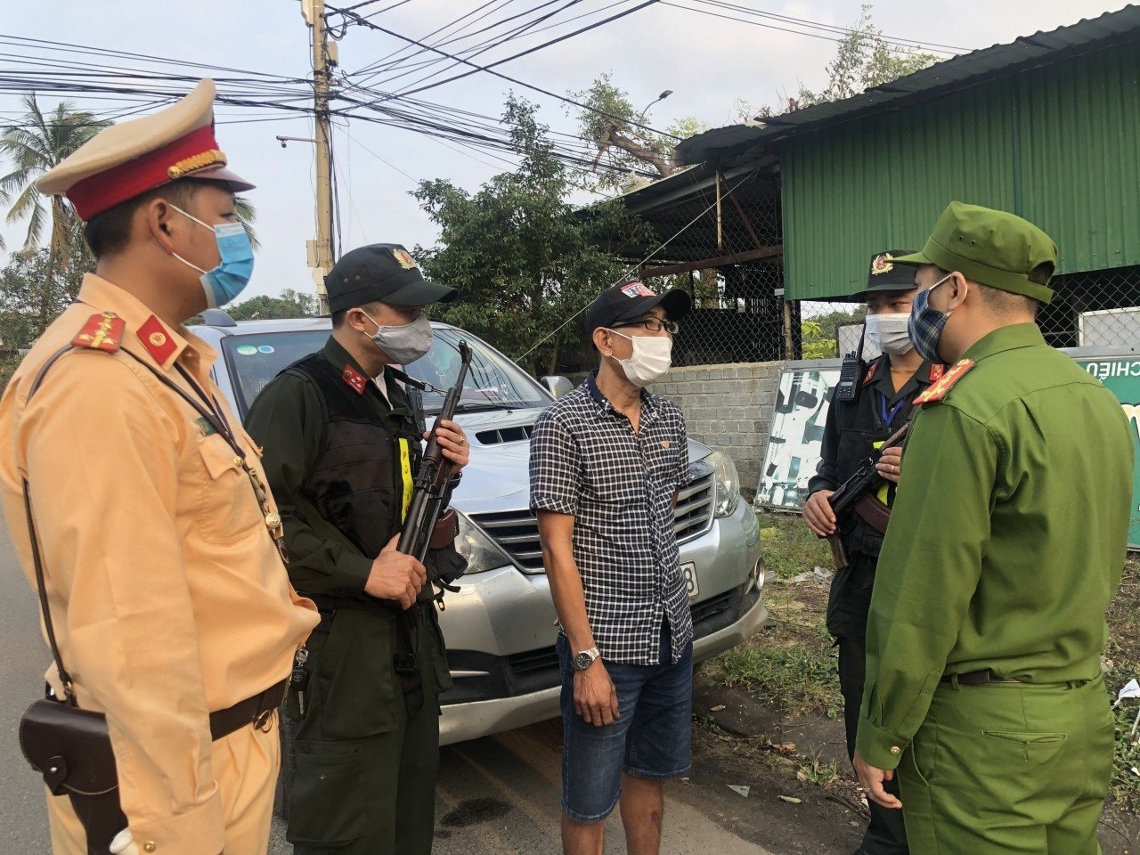 Nhập cảnh Việt Nam trái phép ảnh 1 Nhap canh Viet Nam trai phep anh 1