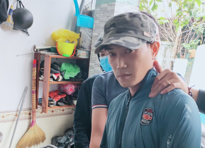 Người đàn ông giật tài sản của phụ nữ đi đường ảnh 1 Nguoi dan ong giat tai san cua phu nu di duong anh 1