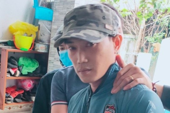 Bat ke gia tho son giat day chuyen cua phu nu hinh anh