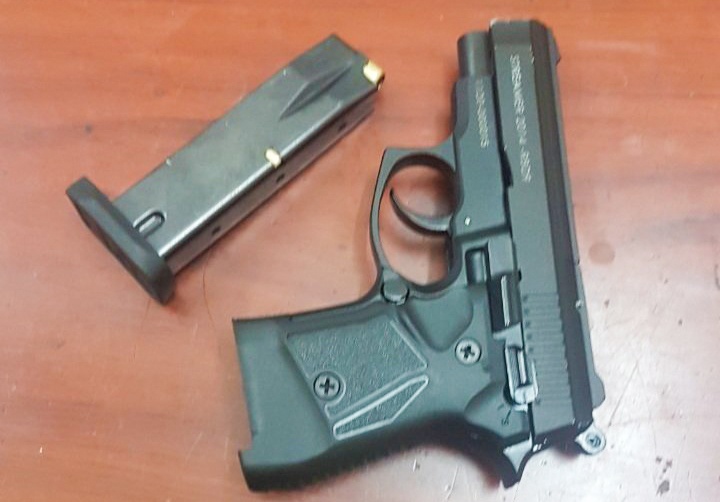 Nguoi dan vay bat 2 thanh nien cuop ngan hang hinh anh