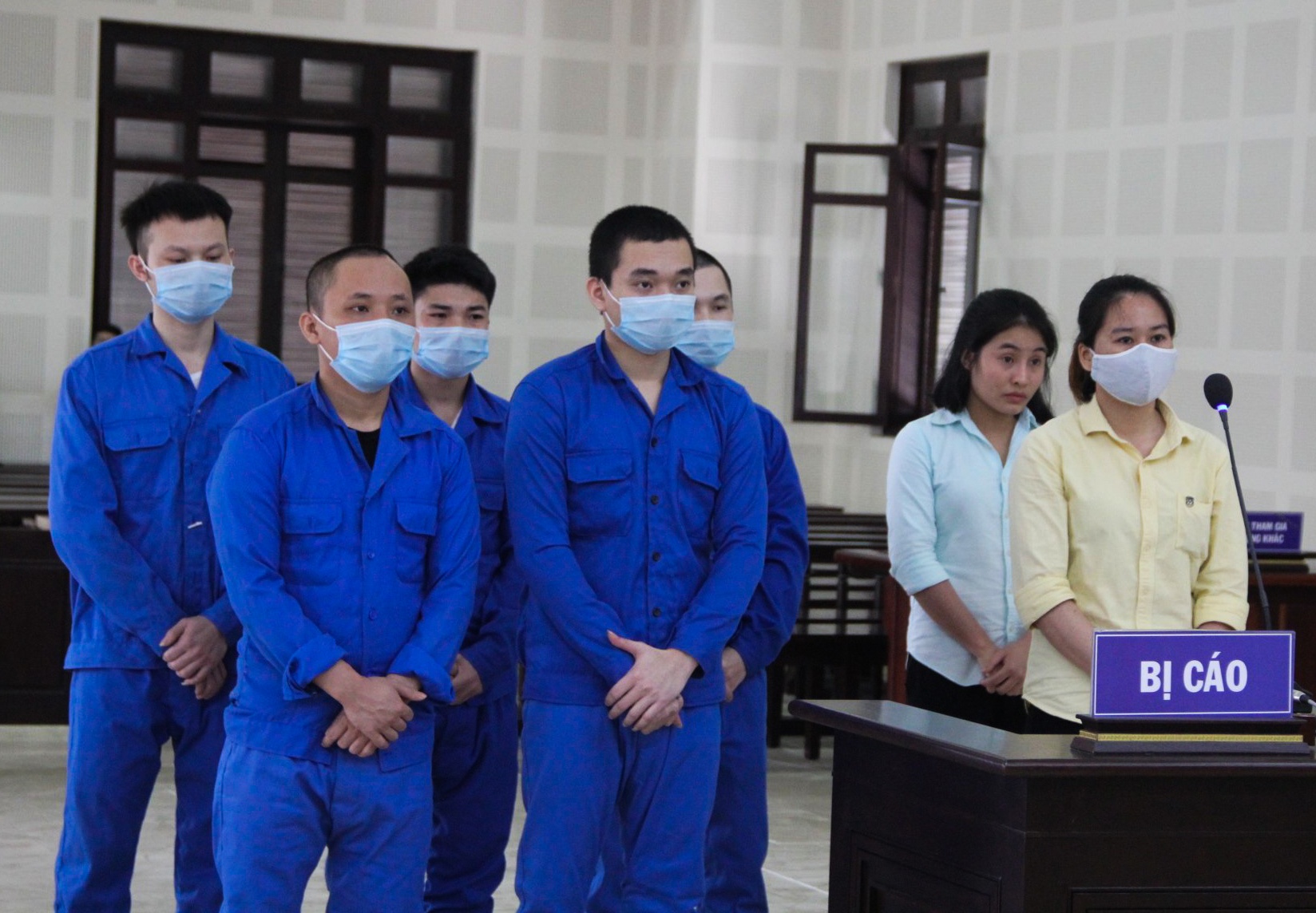 Co gai dieu hanh duong day mai dam linh 12 nam tu anh 1