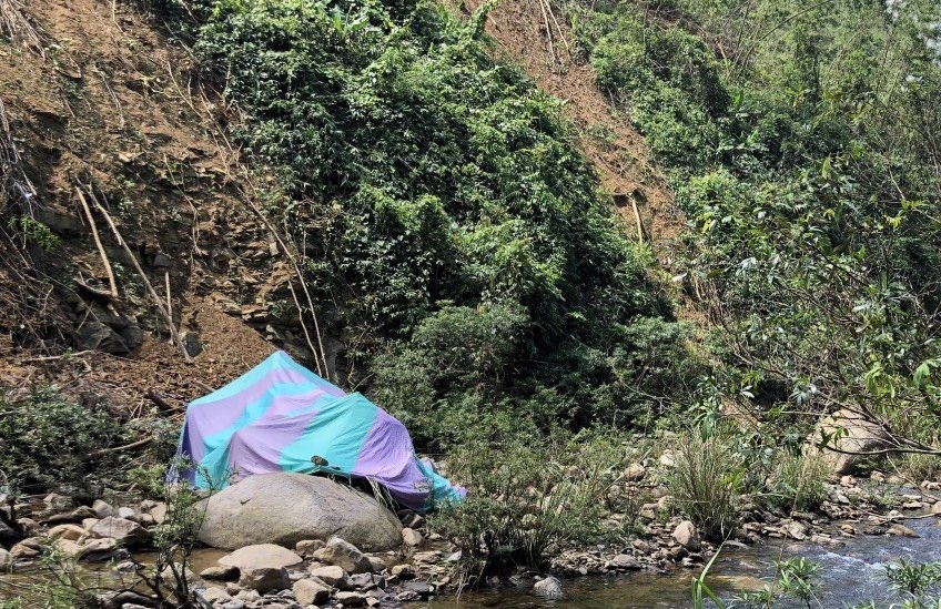 Oto tai lao xuong vuc, de chet nu cong nhan hinh anh