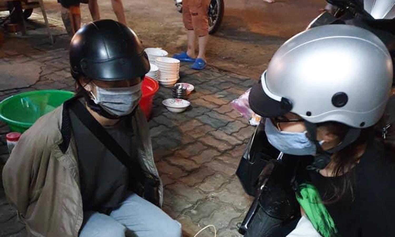 Bat giu 2 nu sinh vien ban can sa o Da Nang hinh anh