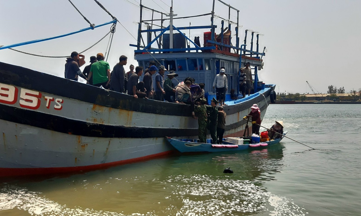 Dua47 ngu dan bi nan ve dat lien anh 1