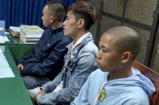 Nhan vien quan karaoke anh 1