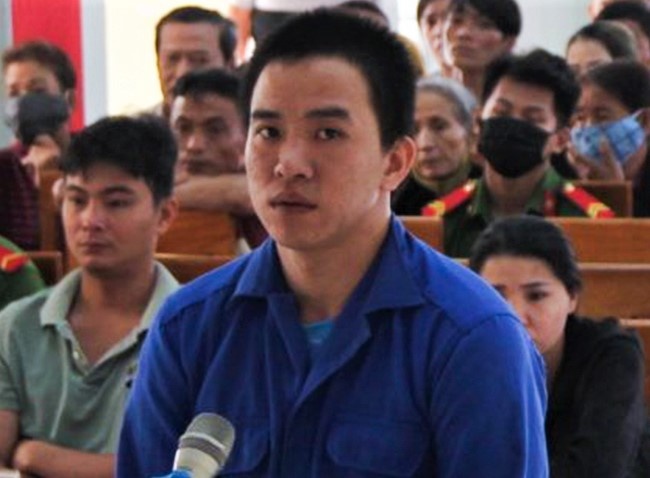 Linh hon 10 nam tu vi nem da vao dau ban nhau hinh anh