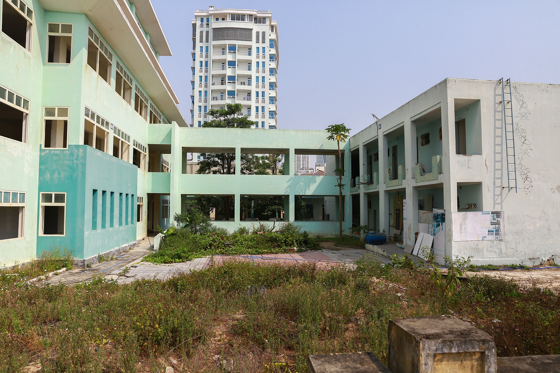 Benh vien bo hoang o Da Nang anh 10