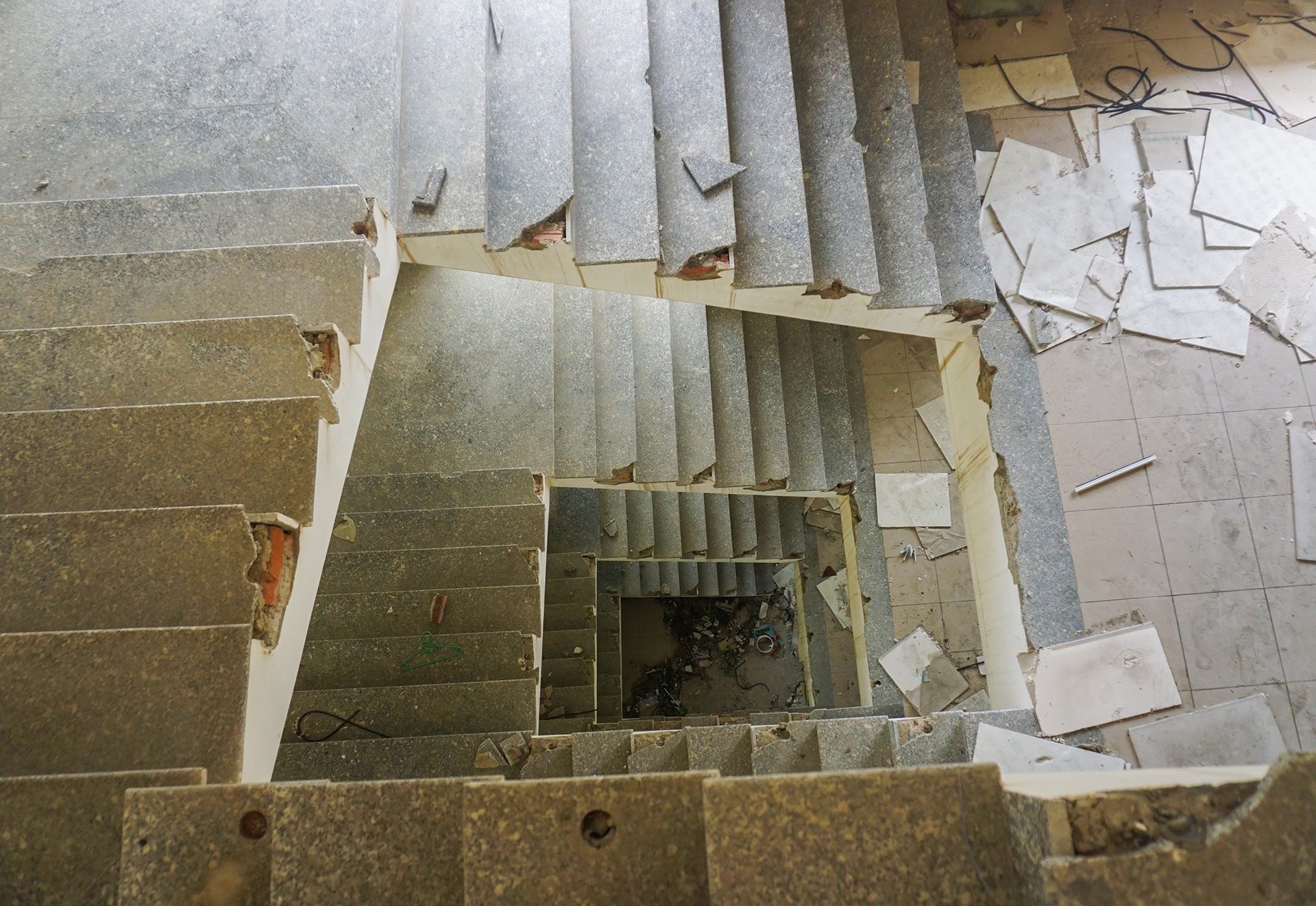 Benh vien bo hoang o Da Nang anh 8