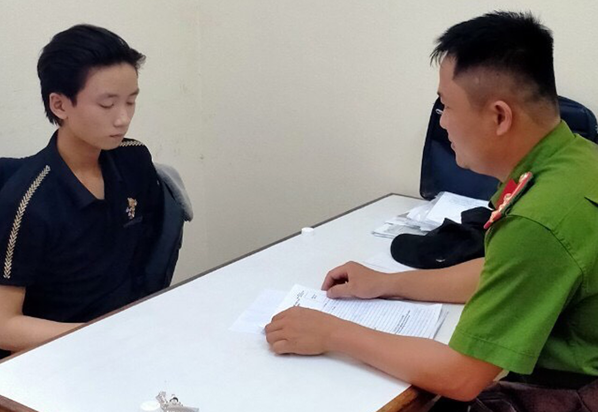 Trinh sat mat phuc bat ten trom xe may cua nguoi nuoc ngoai hinh anh