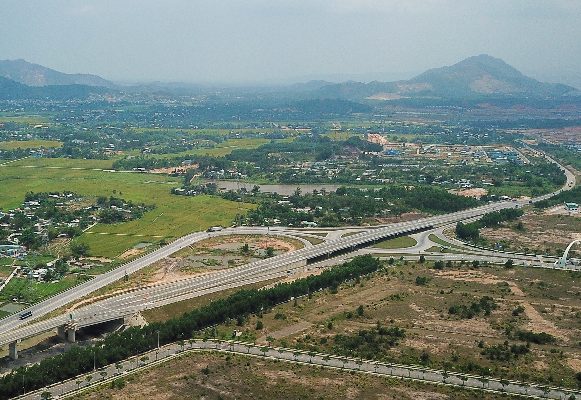 Cao toc La Son - Tuy Loan sap hoan thanh anh 12