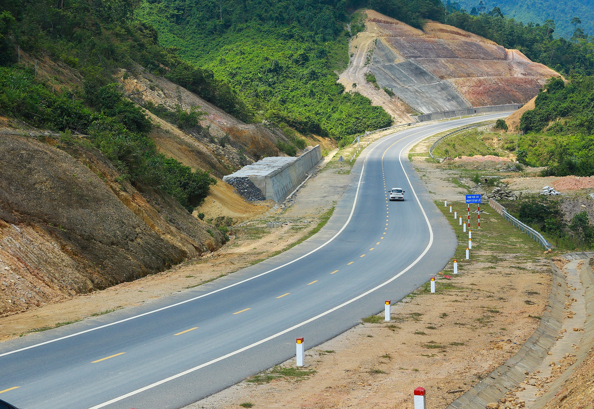 Cao toc La Son - Tuy Loan sap hoan thanh anh 8