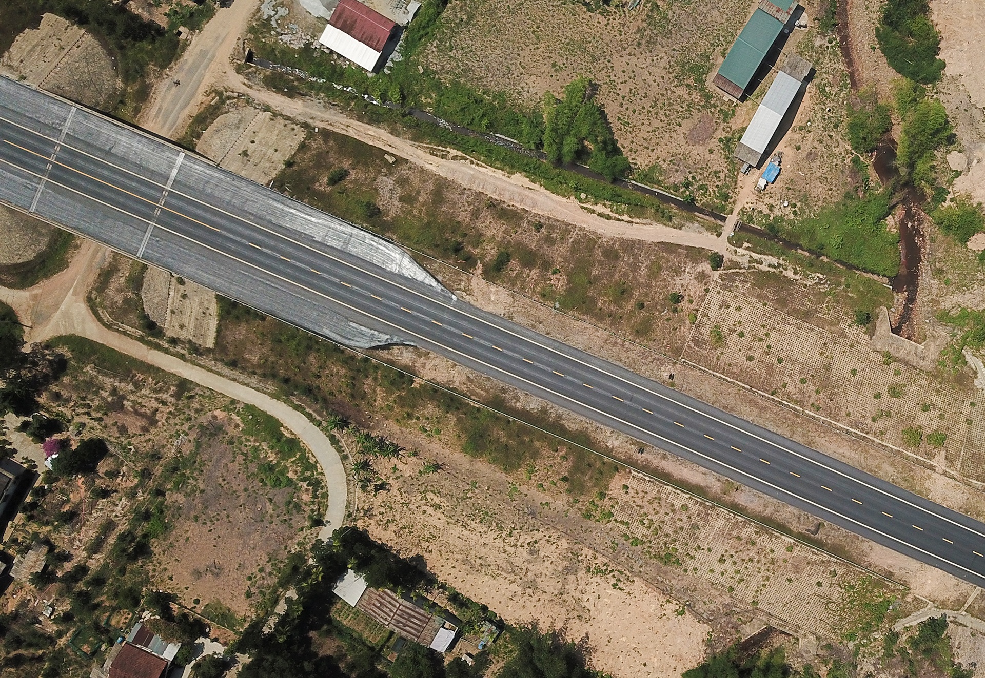 Cao toc La Son - Tuy Loan sap hoan thanh anh 5