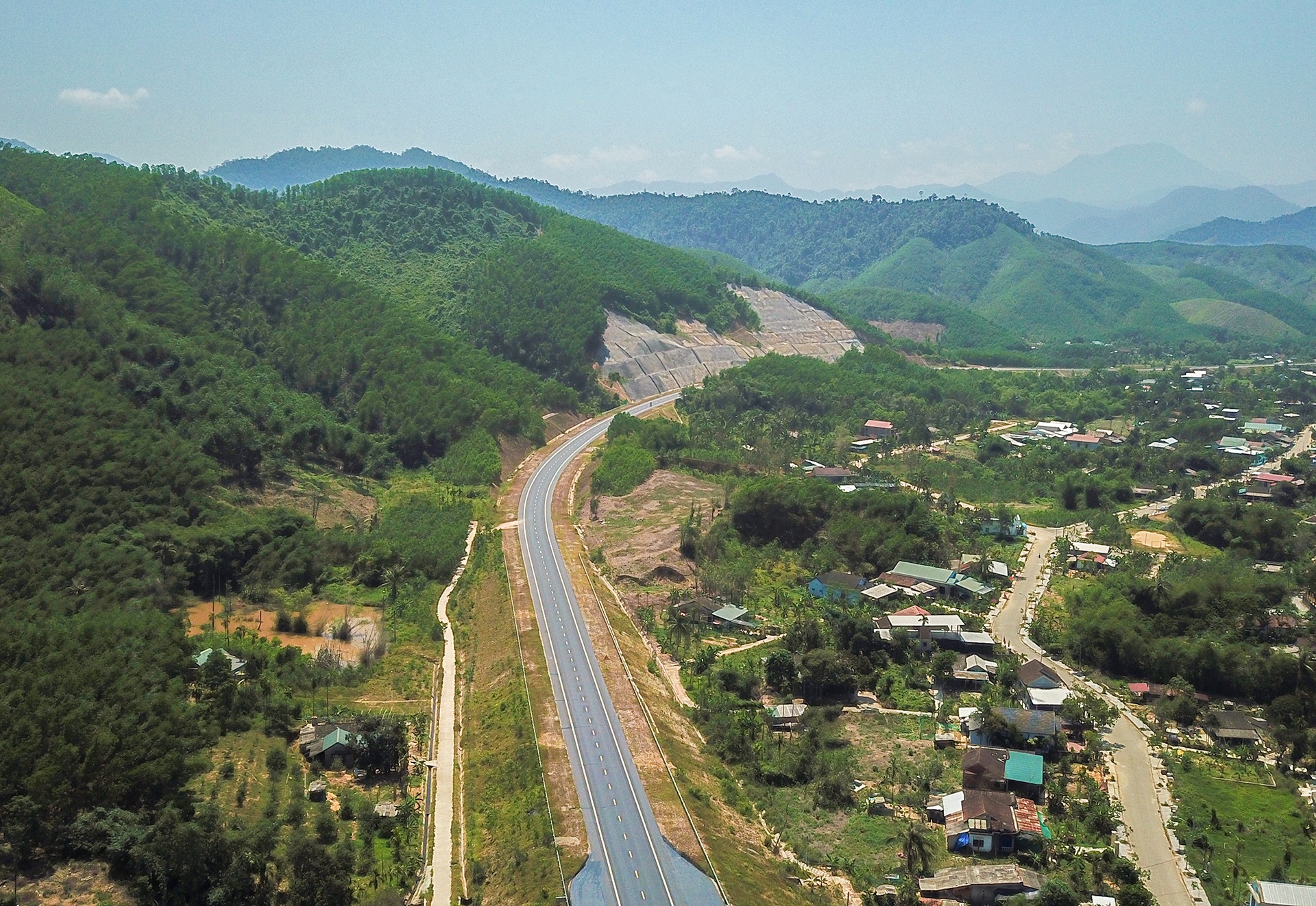 Cao toc La Son - Tuy Loan sap hoan thanh anh 4