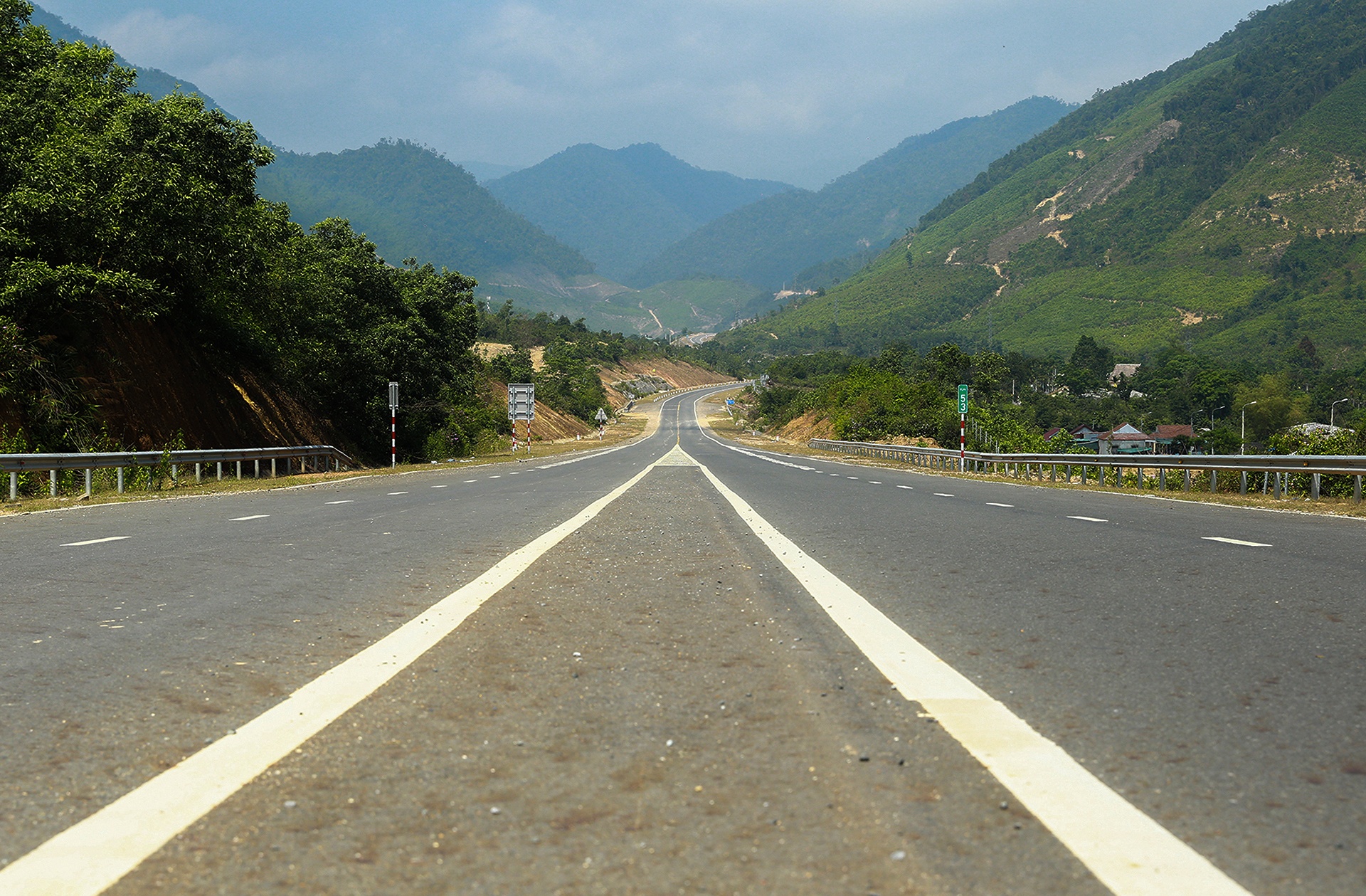 Cao toc La Son - Tuy Loan sap hoan thanh anh 2