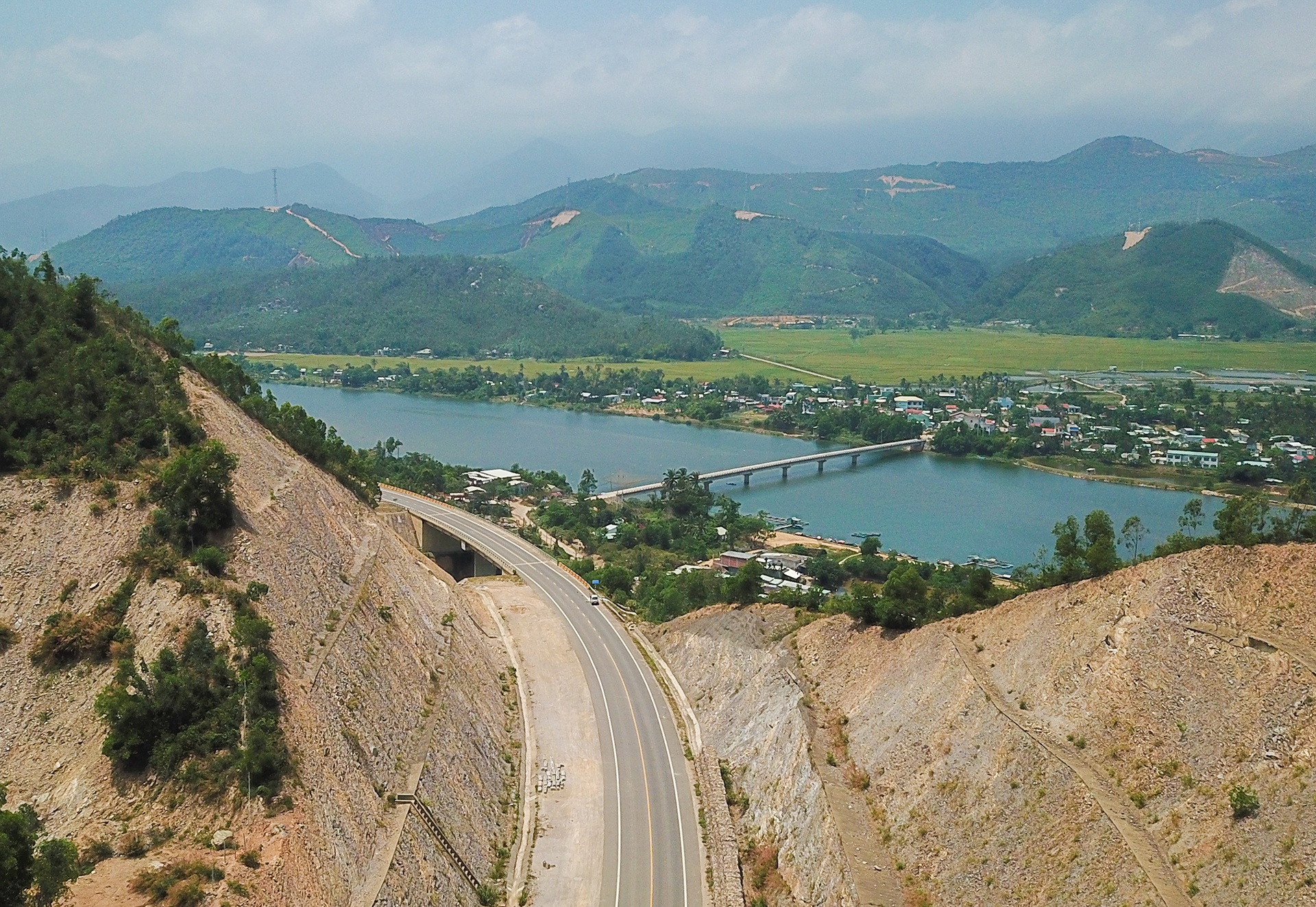 Cao toc La Son - Tuy Loan sap hoan thanh anh 11