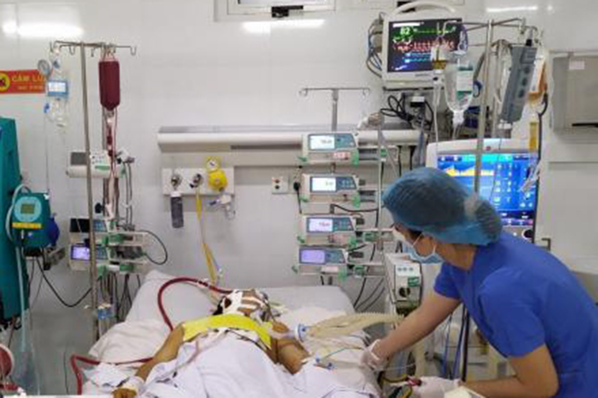 Nguoi dan ong bi dut co tim hinh anh