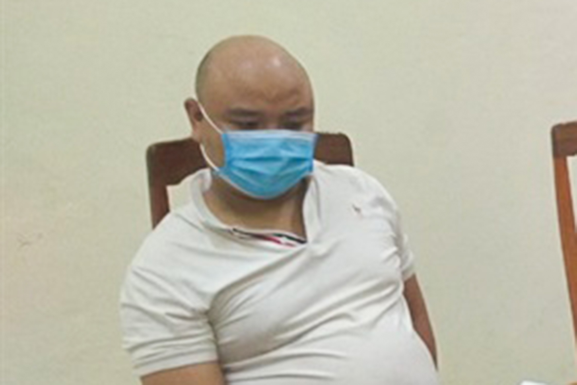 Trinh sat mat phuc bat thanh nien buon ma tuy hinh anh