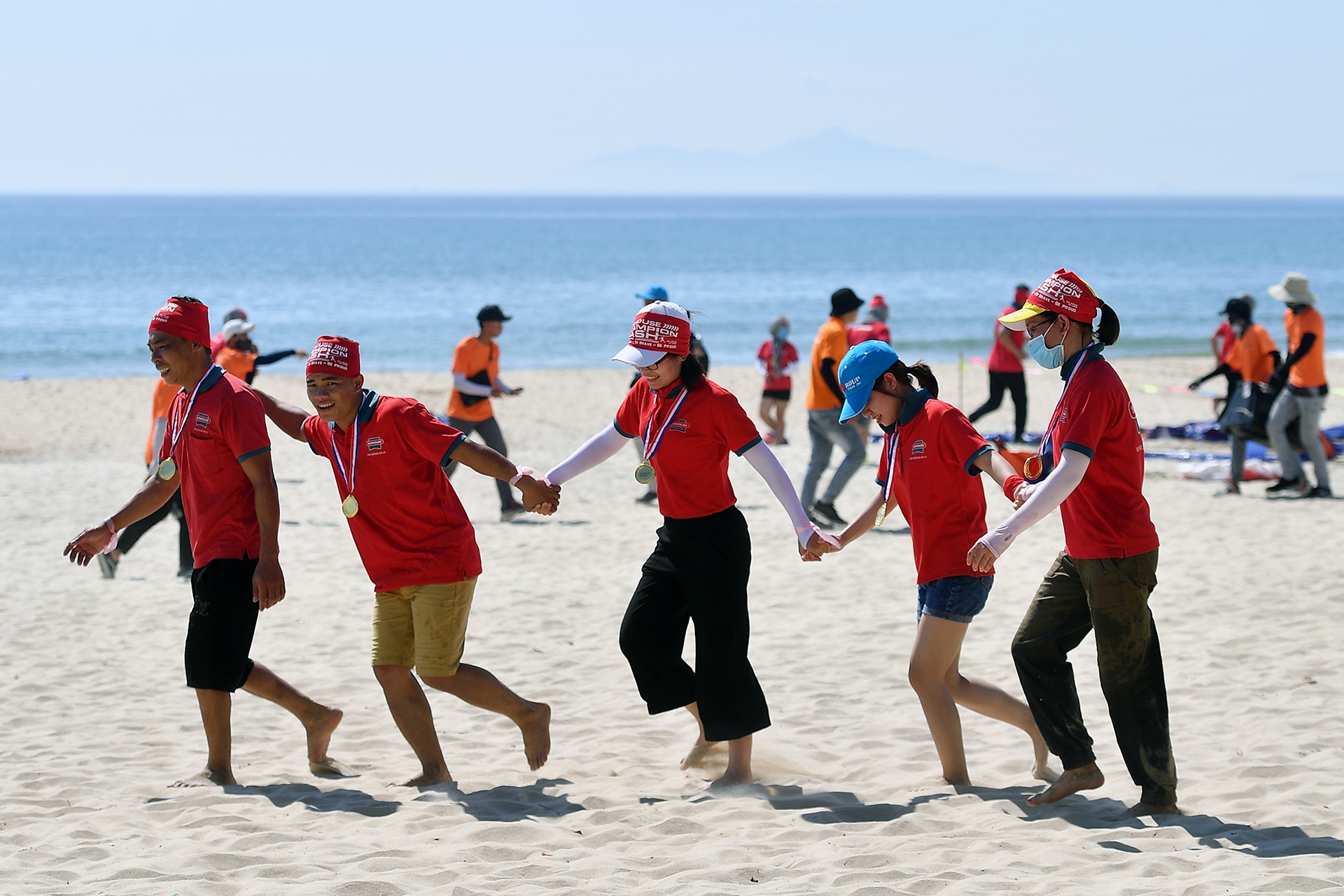 Khach du lich tro lai Da Nang dip le 30/4 hinh anh