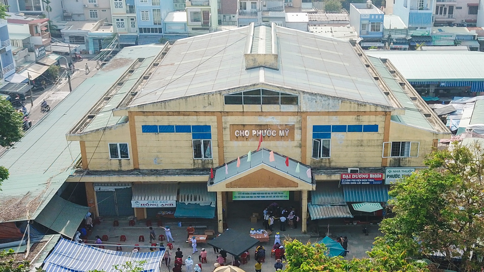 Da Nang phong toa mot khu cho, hon 400 tieu thuong duoc xet nghiem hinh anh