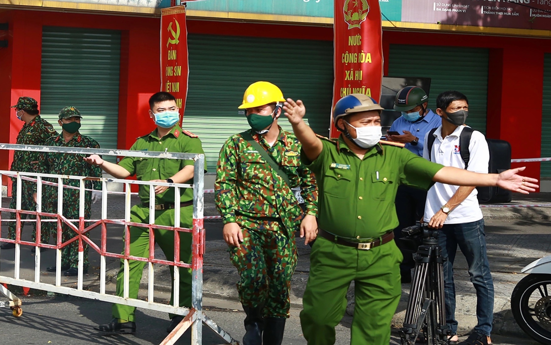 Phun hoa chat khu khuan o Da Nang anh 2