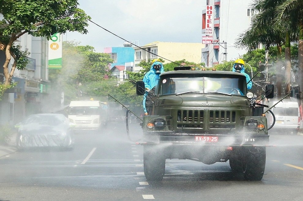 Nhieu noi o Da Nang phong toa, cach ly vi ca nhiem nCoV tu quan bar hinh anh