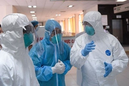 Tai xe Grab mac Covid-19 tung du 2 tiec cuoi o Quang Nam hinh anh