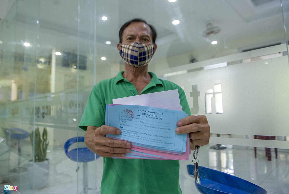 Phat the cho dan di cho theo ngay chan,  le anh 1