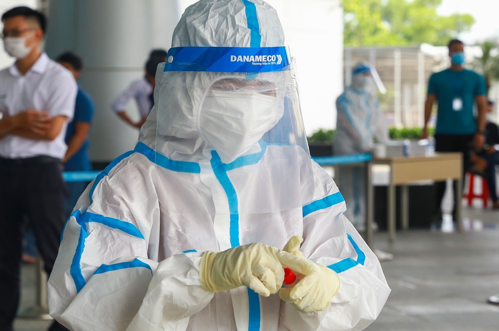 Xet nghiem cho  2.000 nguoi o Cang hang khong quoc te Da Nang anh 6