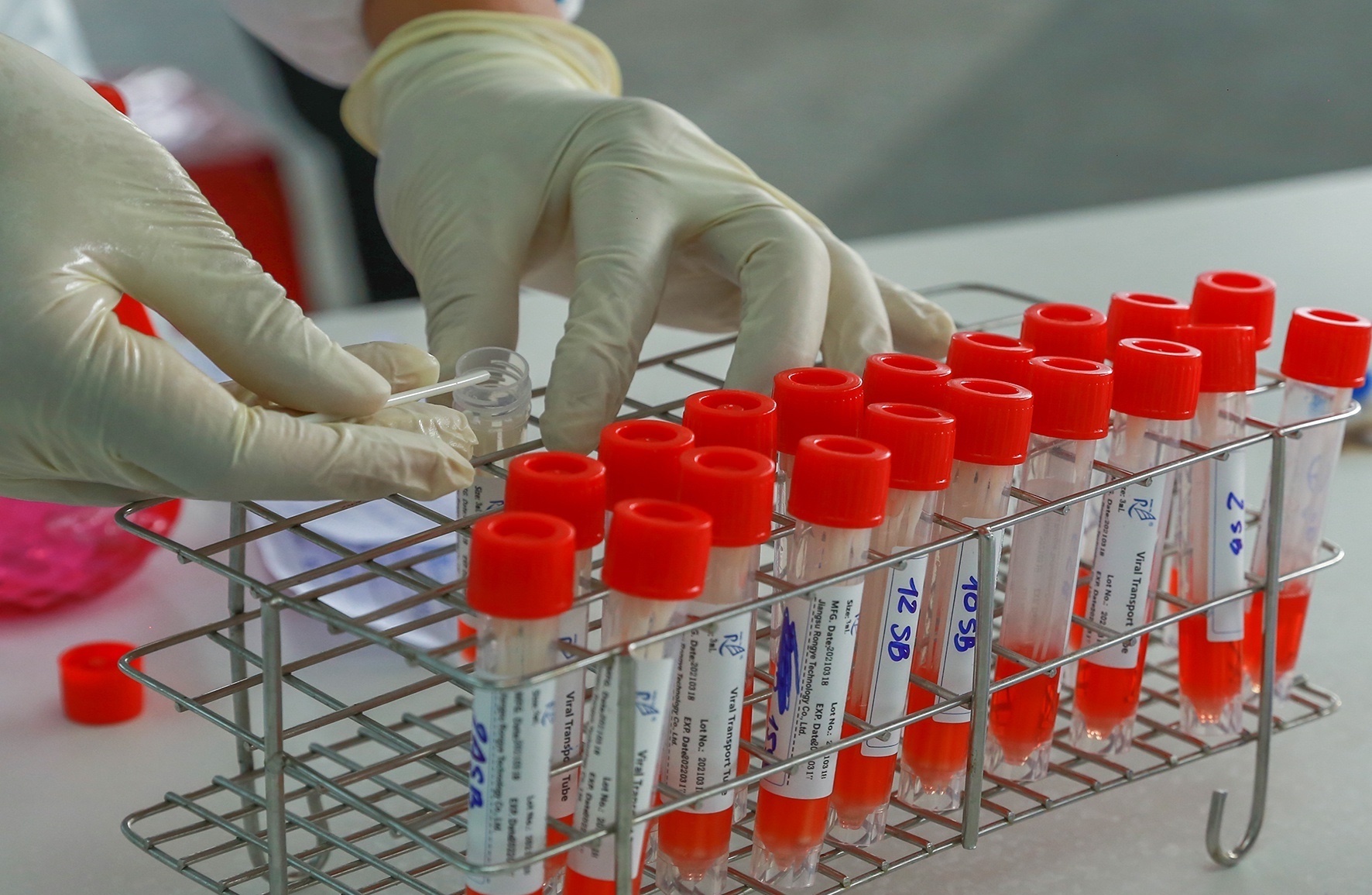 Xet nghiem cho  2.000 nguoi o Cang hang khong quoc te Da Nang anh 8